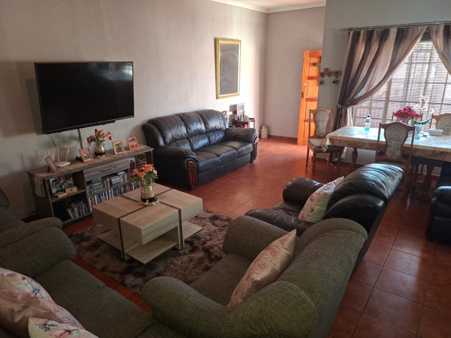 3 Bedroom Property for Sale in Azalea Park North West